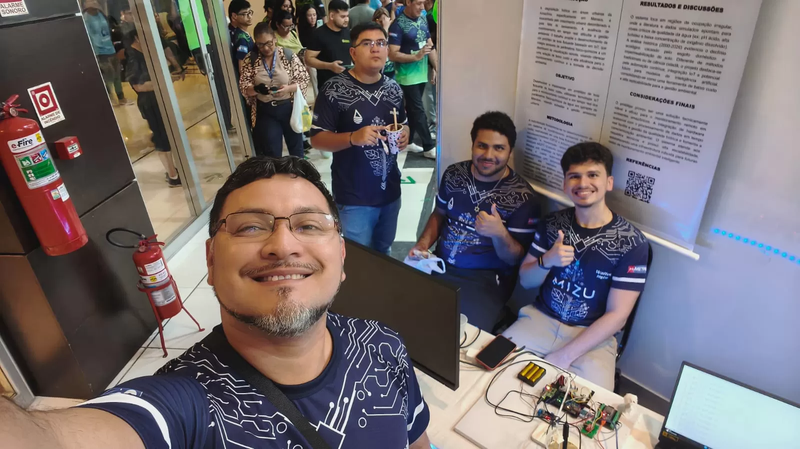 Foto com colaborador na Apresentação do dia 19/05/2026